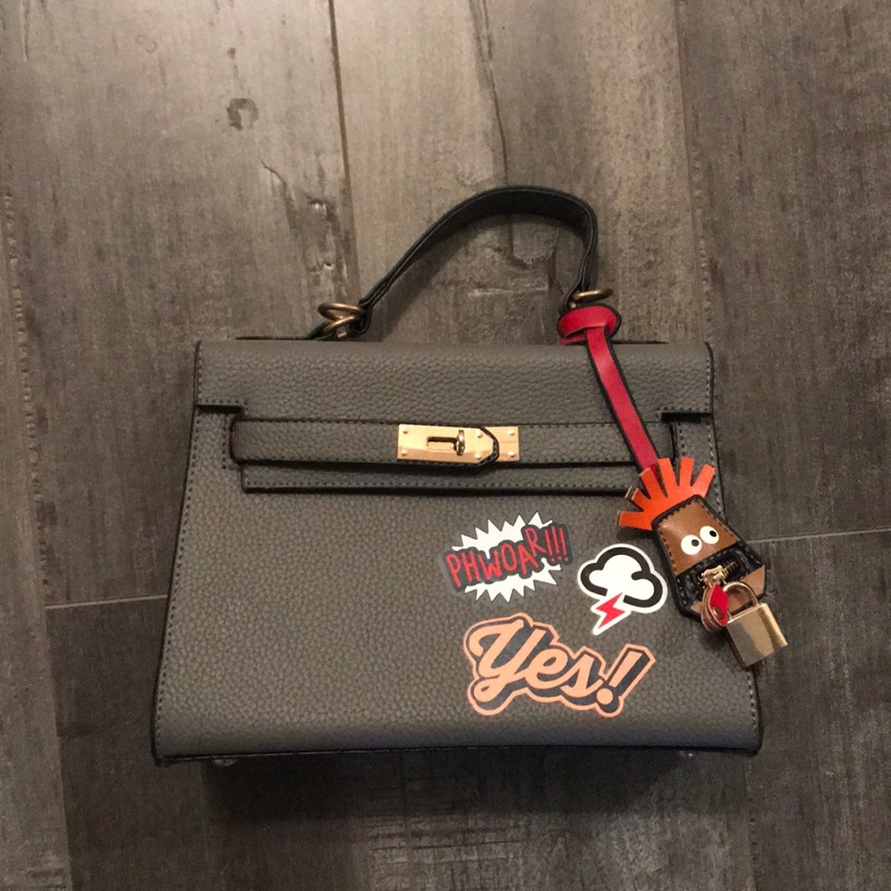 Fashion purse with detachable strap